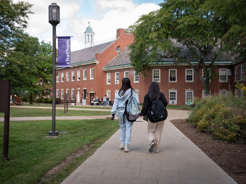 People walk through Chatham University’s campus on Tuesday, Sept. 19, 2023. (Photo by Stephanie Strasburg/PublicSource)