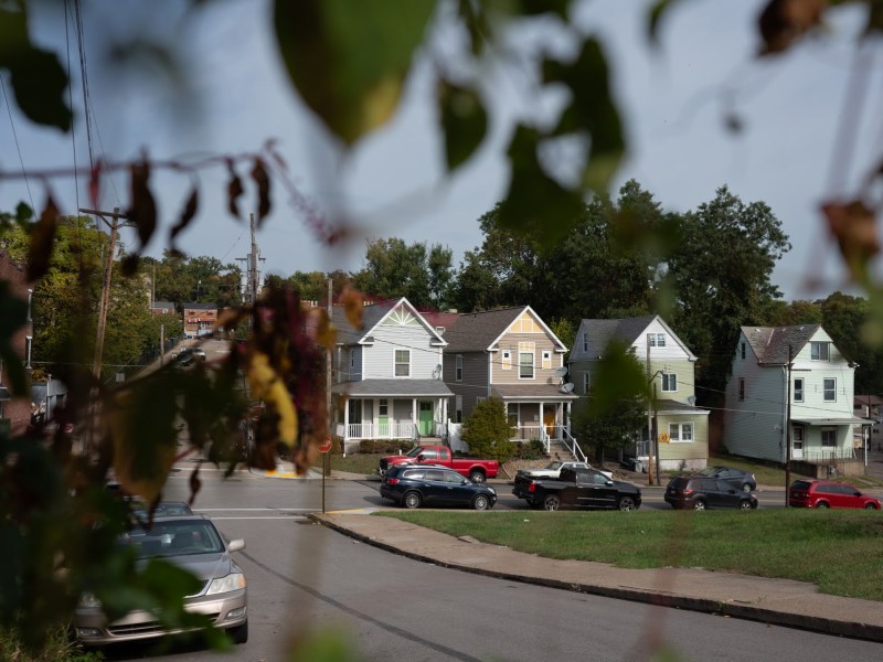 Homes along Wylie Avenue in Pittsburgh’s Middle Hill neighborhood on Thursday, Oct. 5, 2023. $465,000 is being made available to homeowners in the Greater Hill District with repair needs through a tax diversion program created in an effort to address the mid-century destruction of the Lower Hill District. (Photo by Stephanie Strasburg/PublicSource)