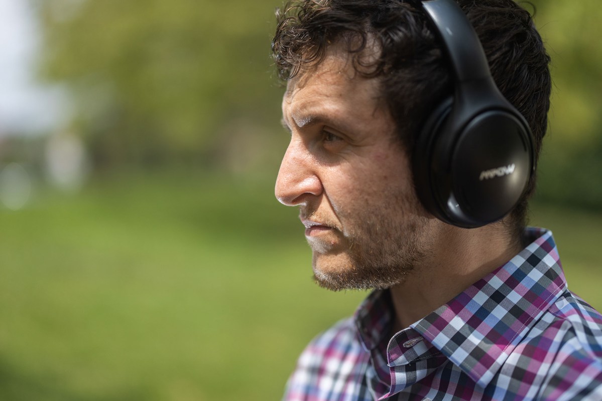 Eli Kurs-Lasky, wearing noise-canceling headphones. (Photo by Benjamin Brady/PublicSource)