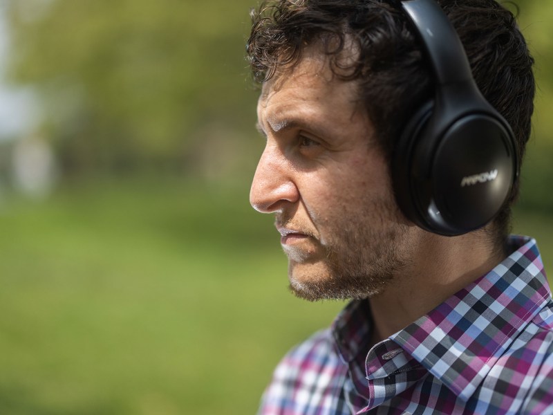 Eli Kurs-Lasky, wearing noise-canceling headphones. (Photo by Benjamin Brady/PublicSource)