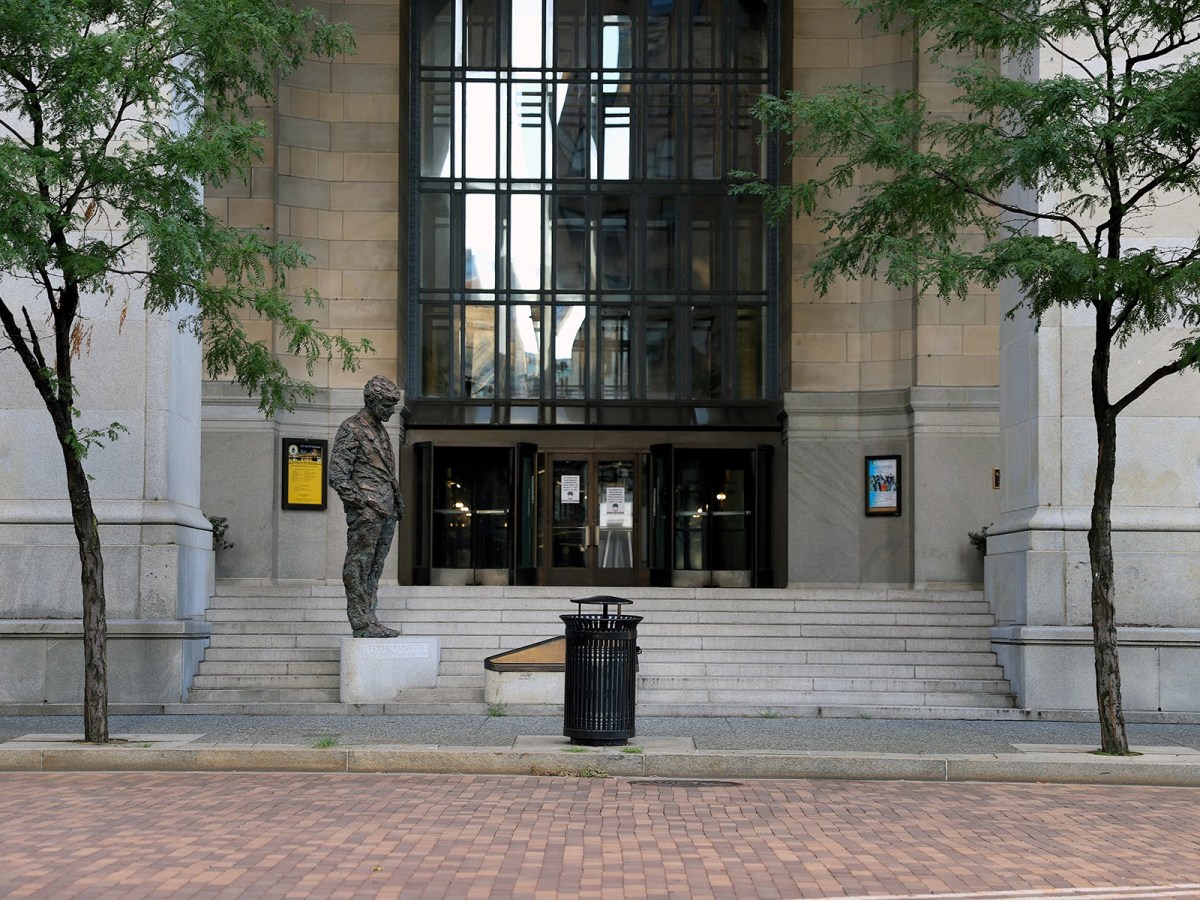 The City-County Building, on Grant Street, in Downtown Pittsburgh. The city and county are taking different directions in planning to heat Downtown buildings in the future. (Photo by Jay Manning/PublicSource)