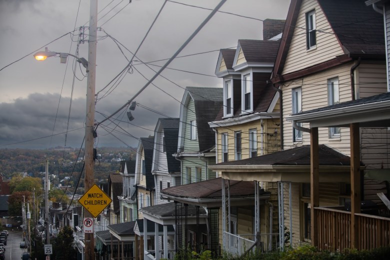 Houses are staggered down an Oakland hillside on Wednesday, Oct. 19, 2022. Half of City of Pittsburgh households rent, according to Census Bureau estimates. (Photo by Stephanie Strasburg/PublicSource)