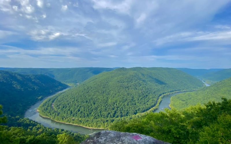 The Grandview Overlook in the New River Gorge National Park offers scenic views like this one of the horseshoe bend. (Photo by Colleen Kelly/100 Days in Appalachia)